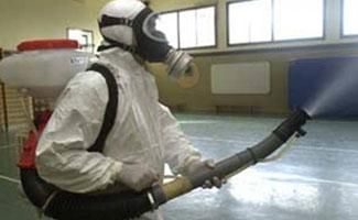 Desratizaciones Sur S.L. hombre fumigando
